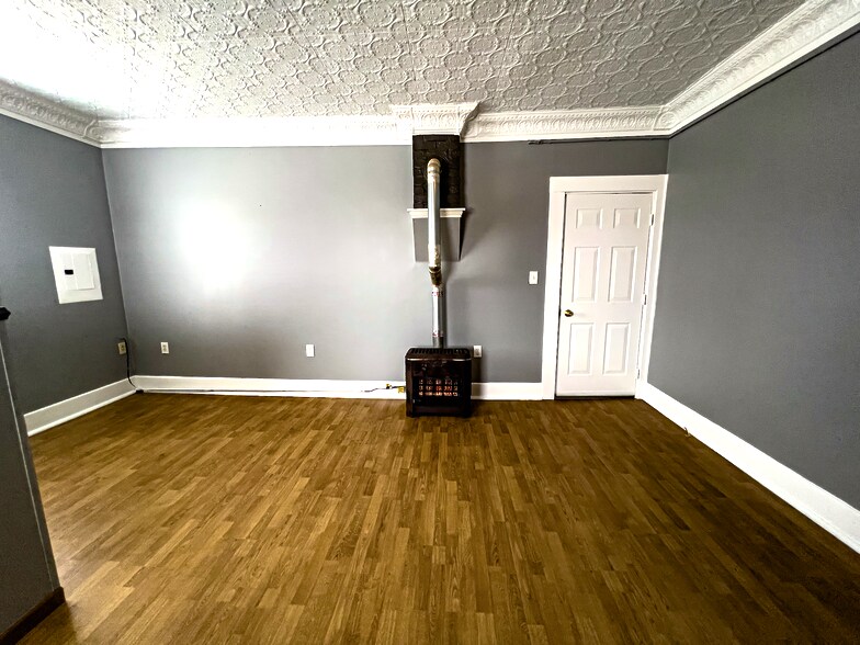 Studio Apartment Layout - 15 Park Cir