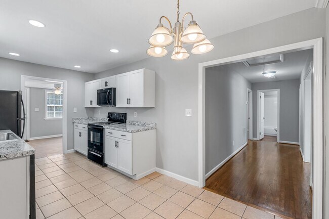 Building Photo - Updated Home with Hardwood Floors, LR & De...
