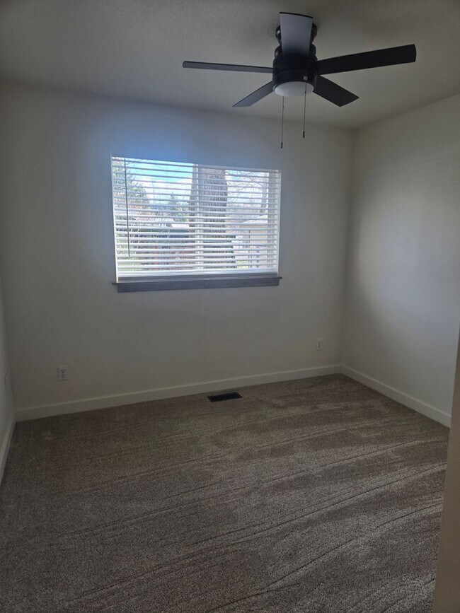 Building Photo - 950 E Lunceford Ln