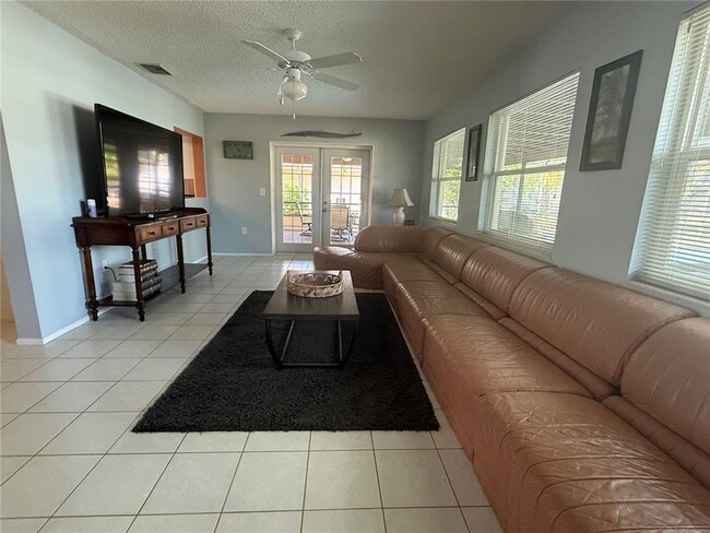 Building Photo - 819 S Gondola Dr