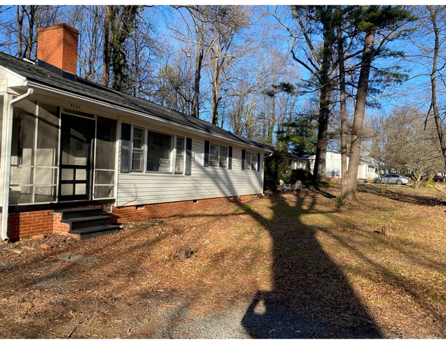 Building Photo - 3720 Manor Dr