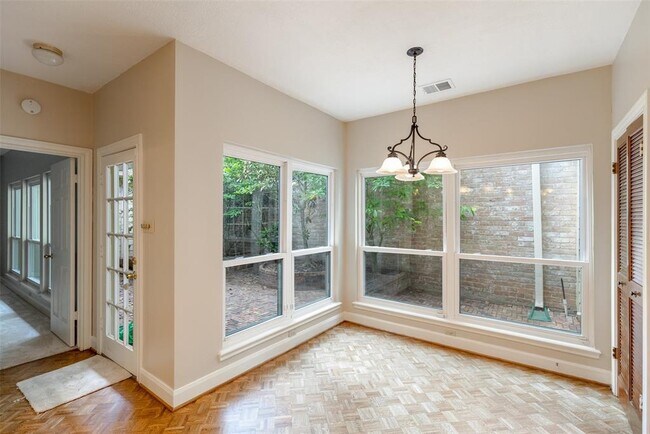 Building Photo - 9559 Doliver Dr