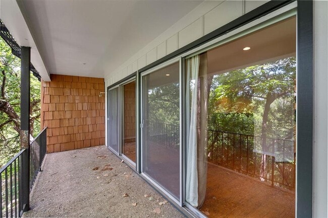 Building Photo - 2704 San Pedro St