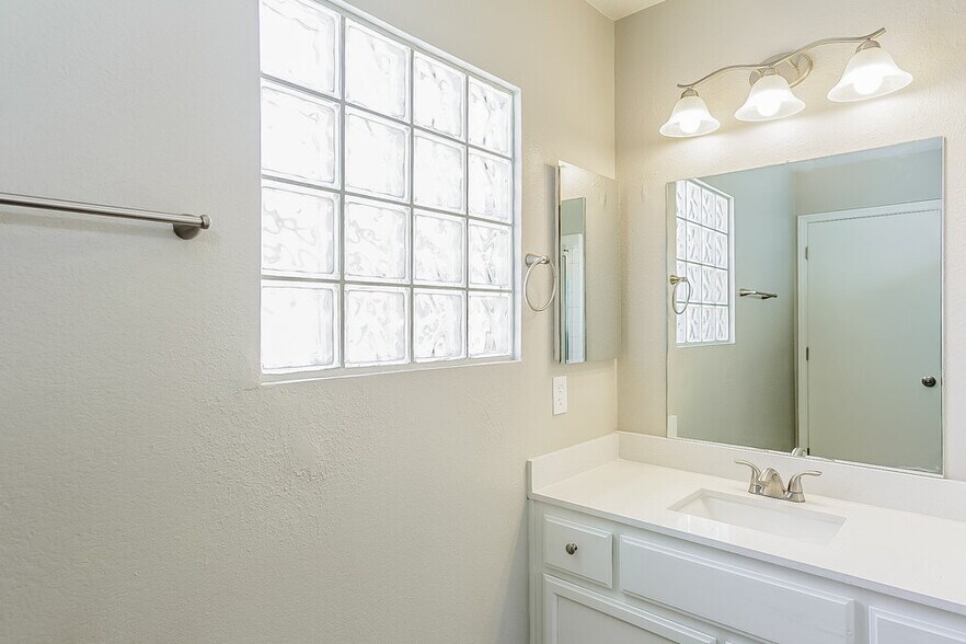 Building Photo - 3468 Blue Heather Dr