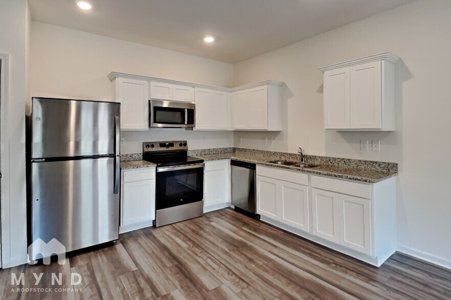 Building Photo - 2596 Coventry St SW