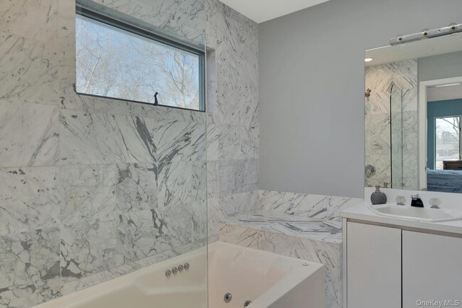 Building Photo - 35 Bay Ave W