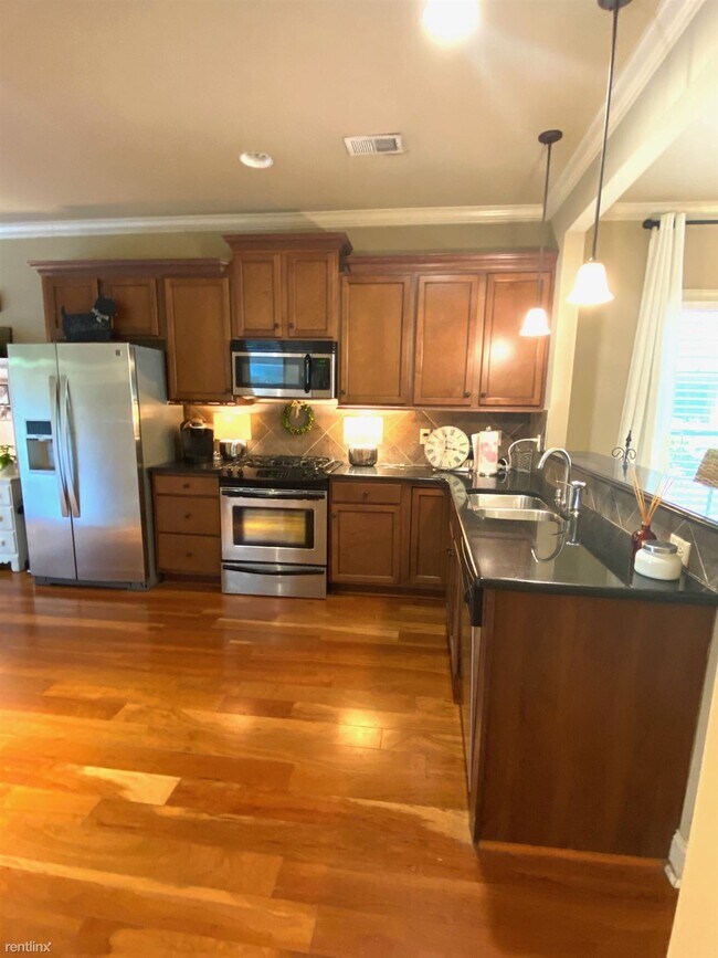 Building Photo - 3 br, 2.5 bath Townhome - 4618 Cotswold Lane