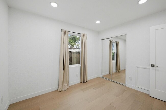 Building Photo - 1397 Vine St