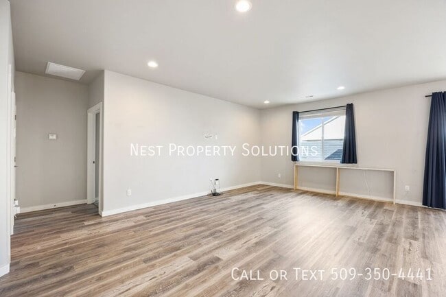 Building Photo - 909 5th Ave NE