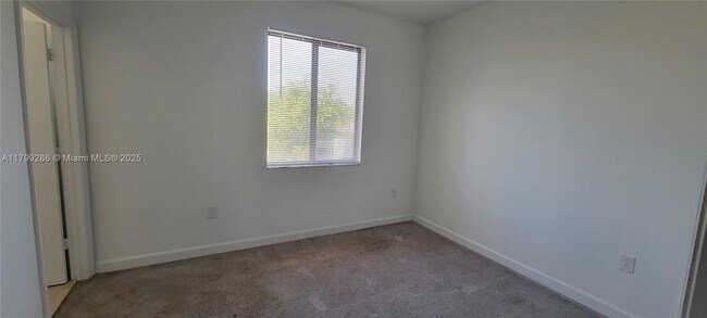 Building Photo - 388 NE 208th Terrace