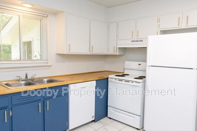 Building Photo - 2027 Lee St