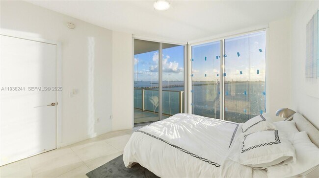 Building Photo - 2900 NE 7th Ave