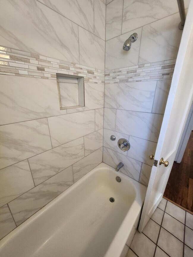 Building Photo - 1306 Los Tomases Dr NW