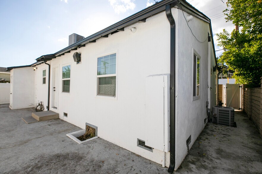 Building Photo - 7912 Vineland Ave