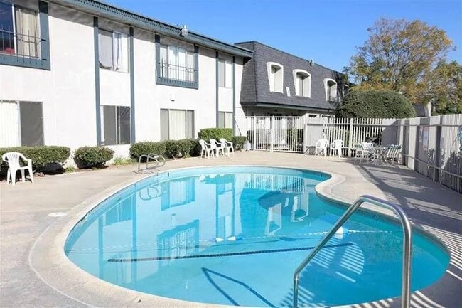 Building Photo - Terre at Sandalwood