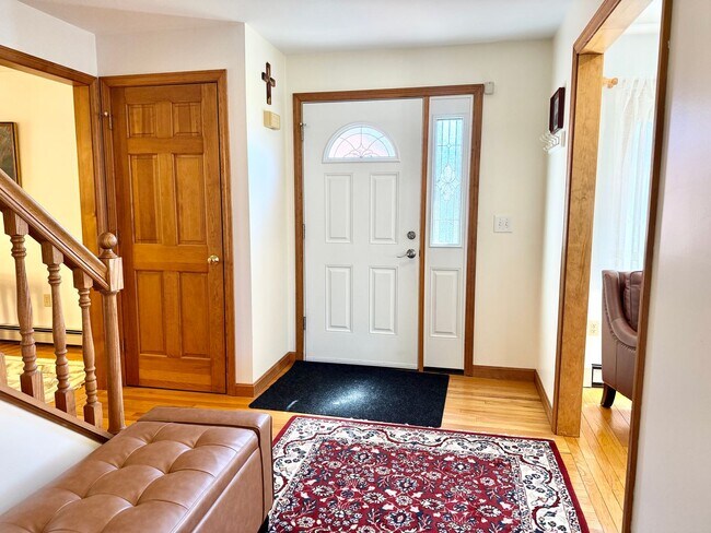 Building Photo - Meticulously Maintained 3BD/2.5BA Home in Quiet Westbrook Neighborhood!