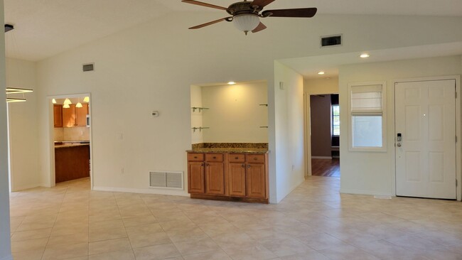 Building Photo - Annual UNfurnished 2/2 SFH in Palm-Aire