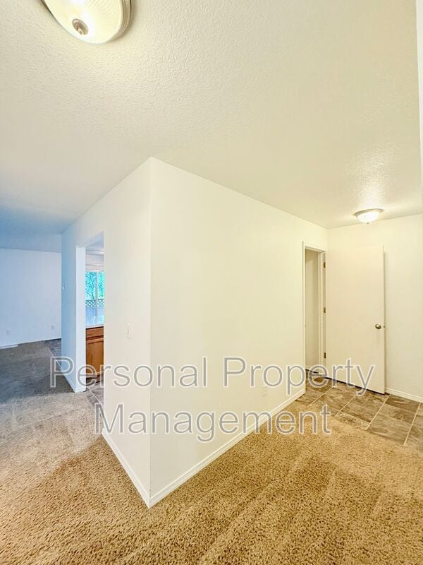 Building Photo - 3412 NE 66th Ave