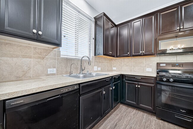 Building Photo - 5027 Brewcastle Ln