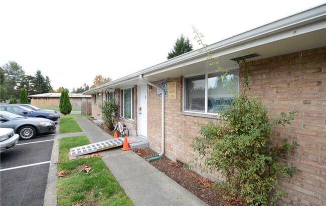 Building Photo - 2217 F St SE