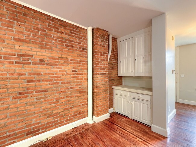 Building Photo - Spacious 3 Bedroom Single Family Home in the Capital District