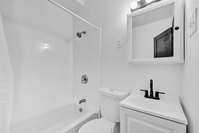 Building Photo - 3058 E 116th St