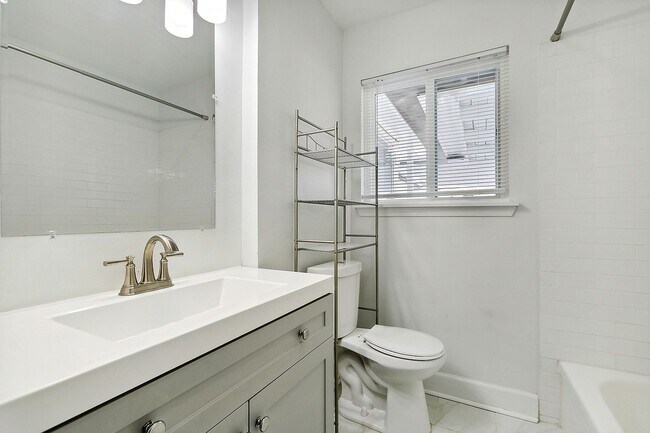Building Photo - 1/2 OFF March Rent! Metairie 4 Bedroom plu...