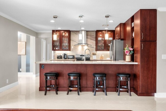 Building Photo - 3250 Lakeview Blvd