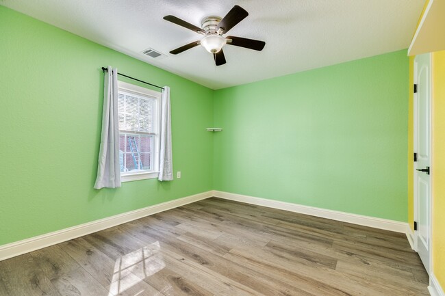 Building Photo - 1614 Avenue F