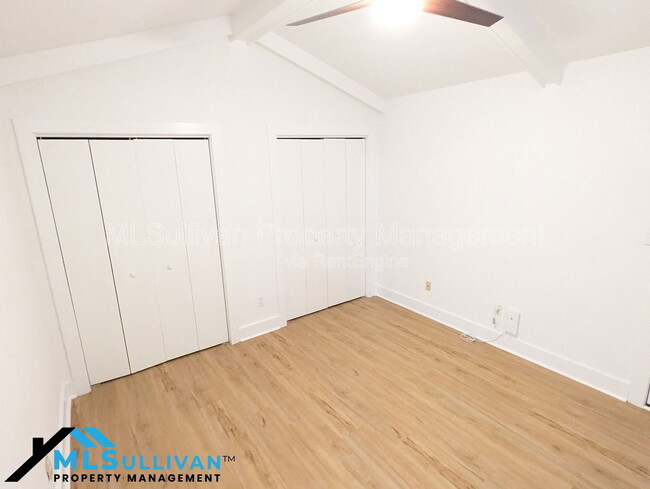 Building Photo - 500 W Woodcroft Pkwy