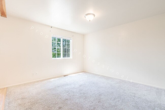 Building Photo - 1015 Domelby Ct