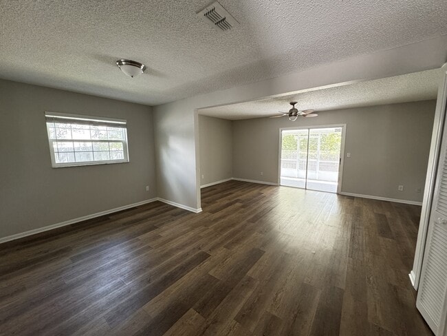 Building Photo - 4447 Brook Hollow Cir