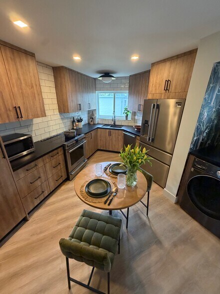 Building Photo - 818 SE 4th St