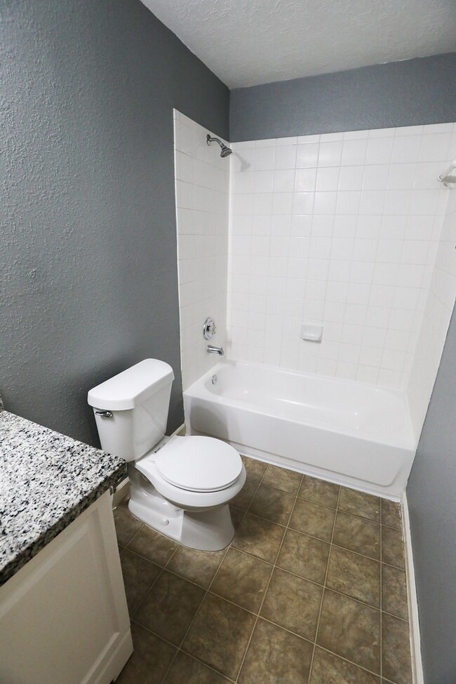 Building Photo - 2727 Piney Lake Ct