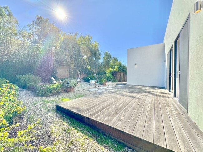Building Photo - Beautiful Zen inspired modern 3 Bed + 3 Bath House + Garage + Private Yard