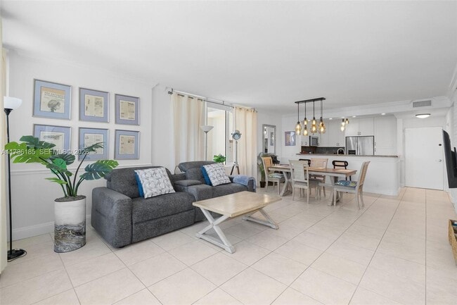 Building Photo - 3505 S Ocean Dr