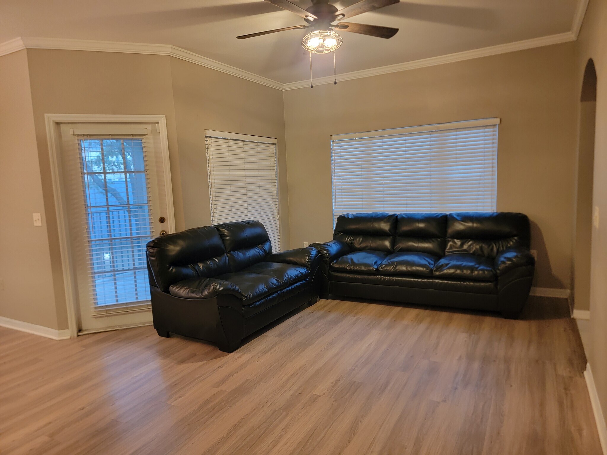 Building Photo - 7800 Point Meadows Dr