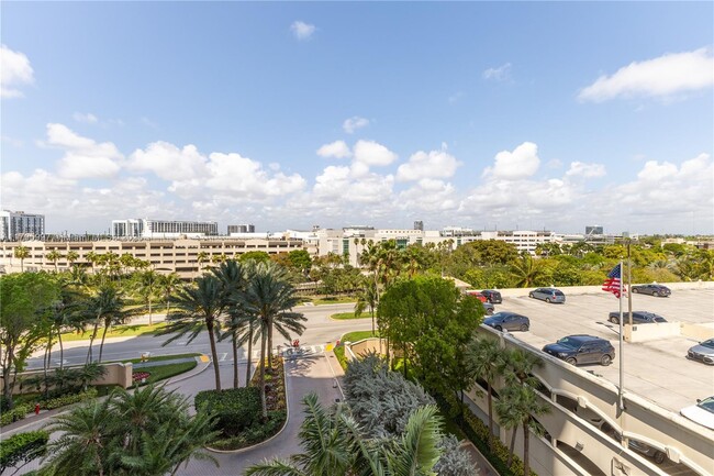 Building Photo - 19501 E Country Club Dr