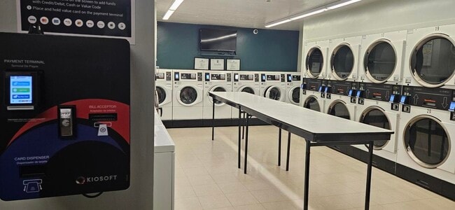 Building Photo - 555 W Cornelia Ave