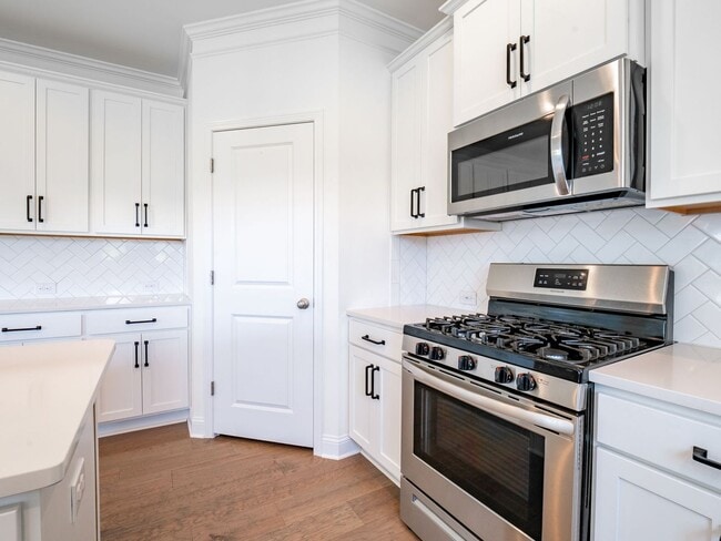 Building Photo - 909 Needlerush Rd