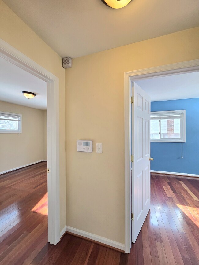 Building Photo - 108 N Gladden St