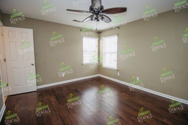 Building Photo - Prelease for June 15th, 2026- 3 Bedroom, 2...