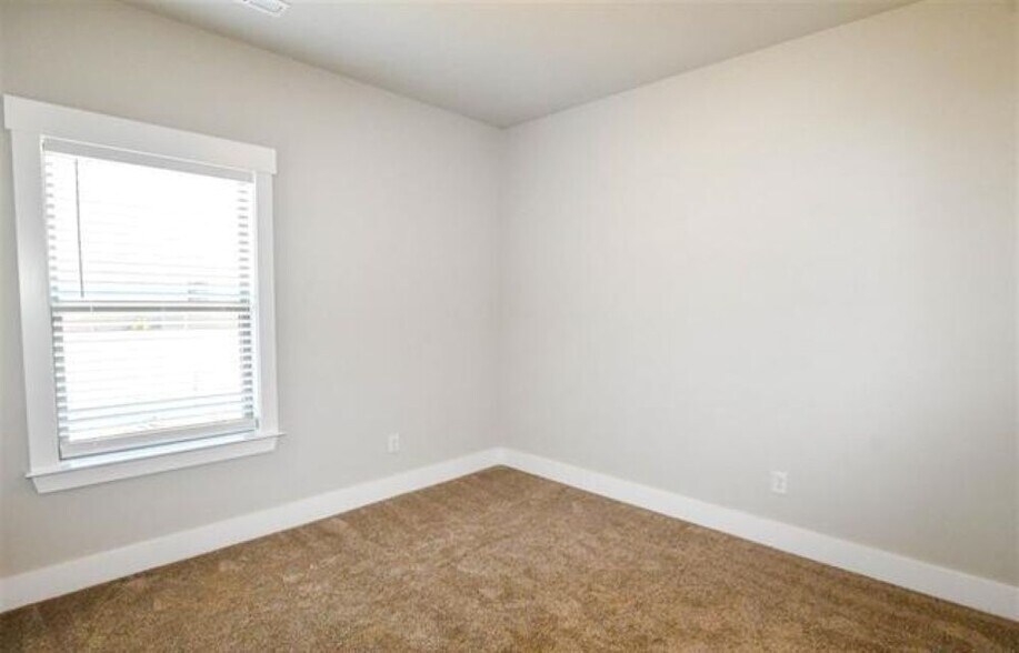 Building Photo - 29851 Copperpenny Dr NW