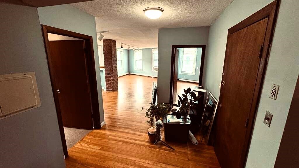 Building Photo - 62 River St