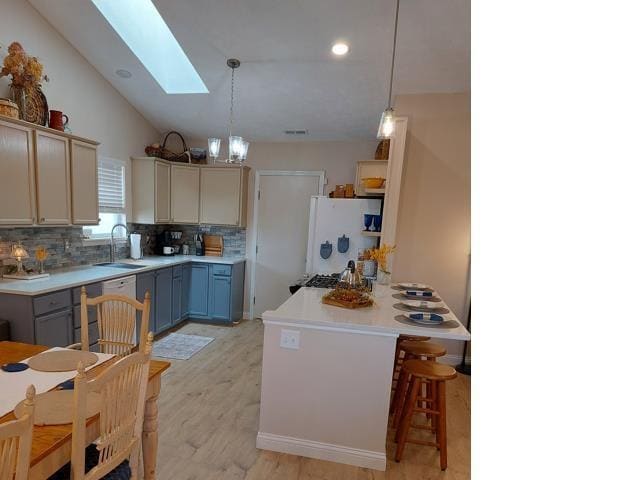 Building Photo - 697 Matthew St