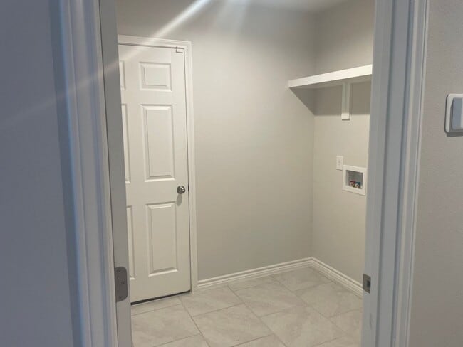 Building Photo - 2338 Sky Crest Dr