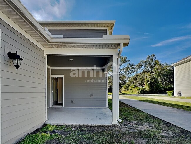 Building Photo - 2433 S Park Ave