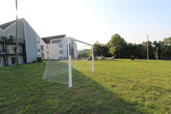 Building Photo - 1362 Bradley Dr
