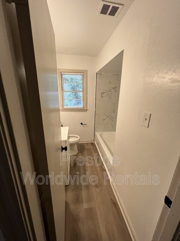 Building Photo - 2104 Wellborn Dr