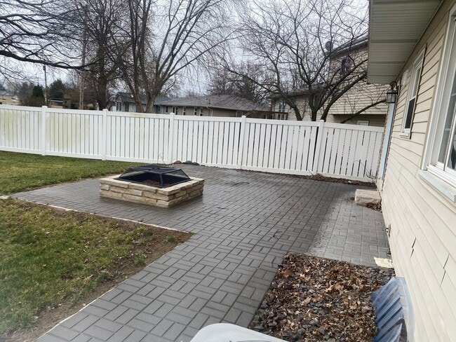 Building Photo - House in Morton, IL - 3 Bedroom/ 2.5 Baths